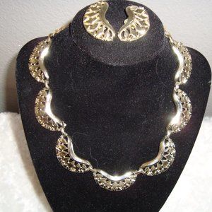 Vintage H&S Gold Tone Scalloped Links Necklace & Matching Clip on Earrings